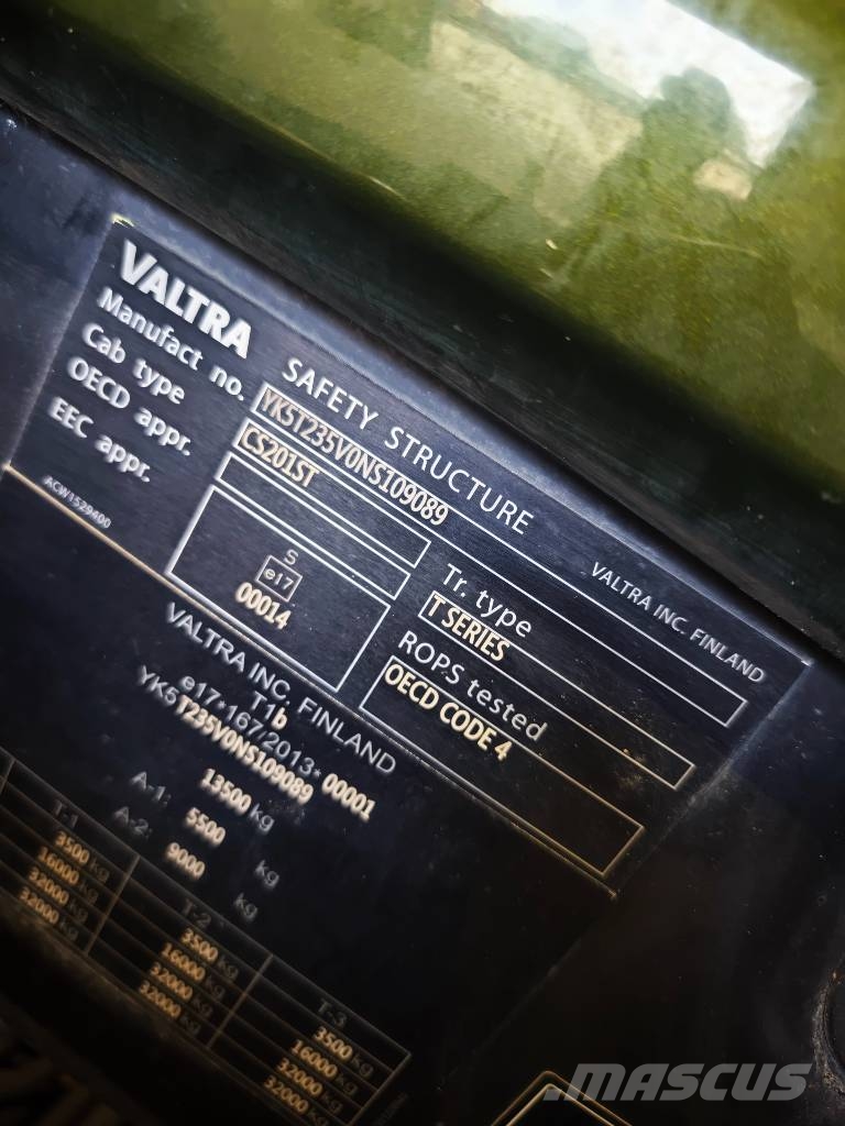 Valtra T 235 Versu Traktori