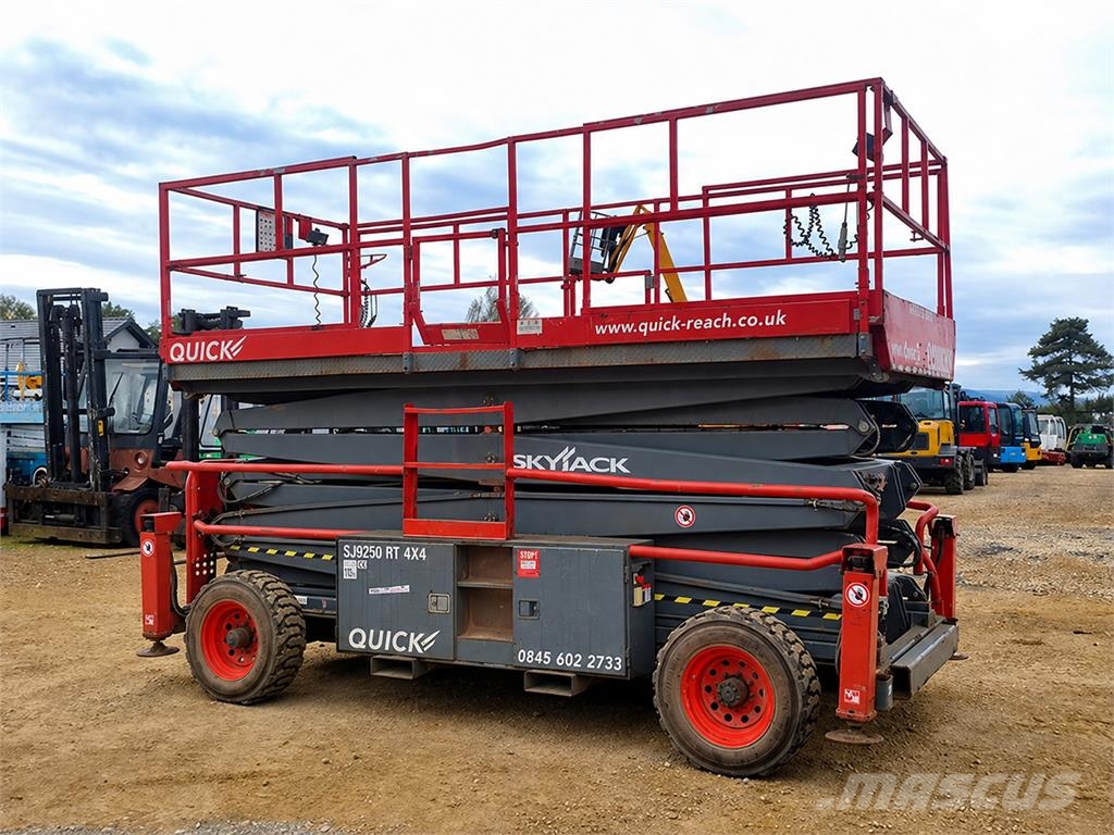 SkyJack SJ 9250 Scheren-Arbeitsbühnen