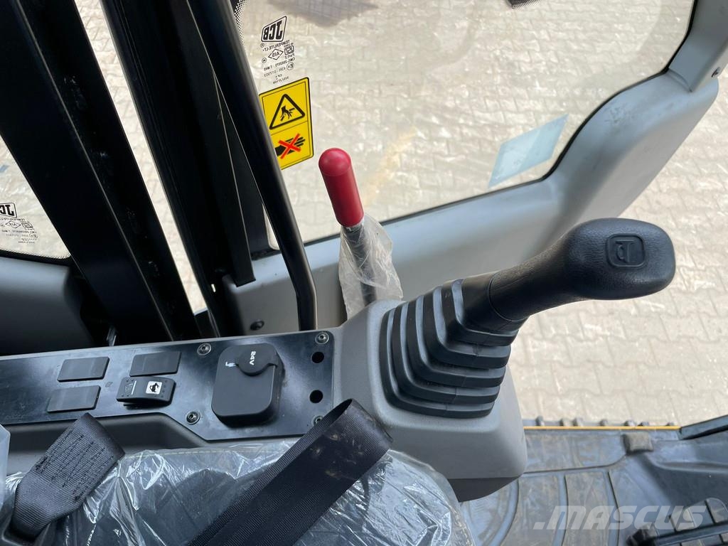 JCB 245 HD Long Reach Excavatoare cu brat lung