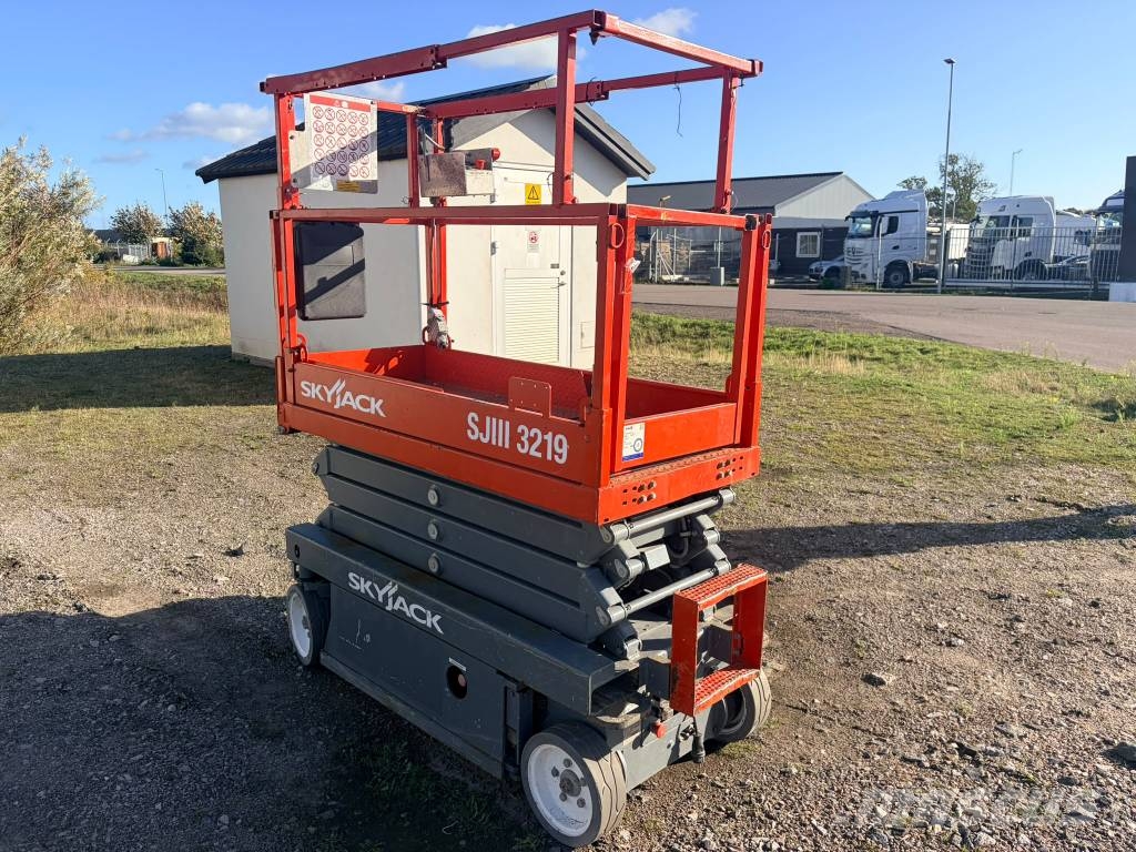 SkyJack SJ 3219 Šķerveida pacēlāji