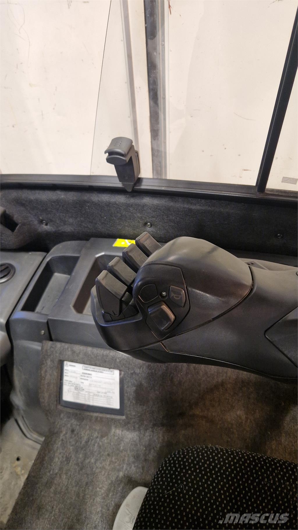 CAT Lift Trucks EP25N Elektriniai šakiniai krautuvai