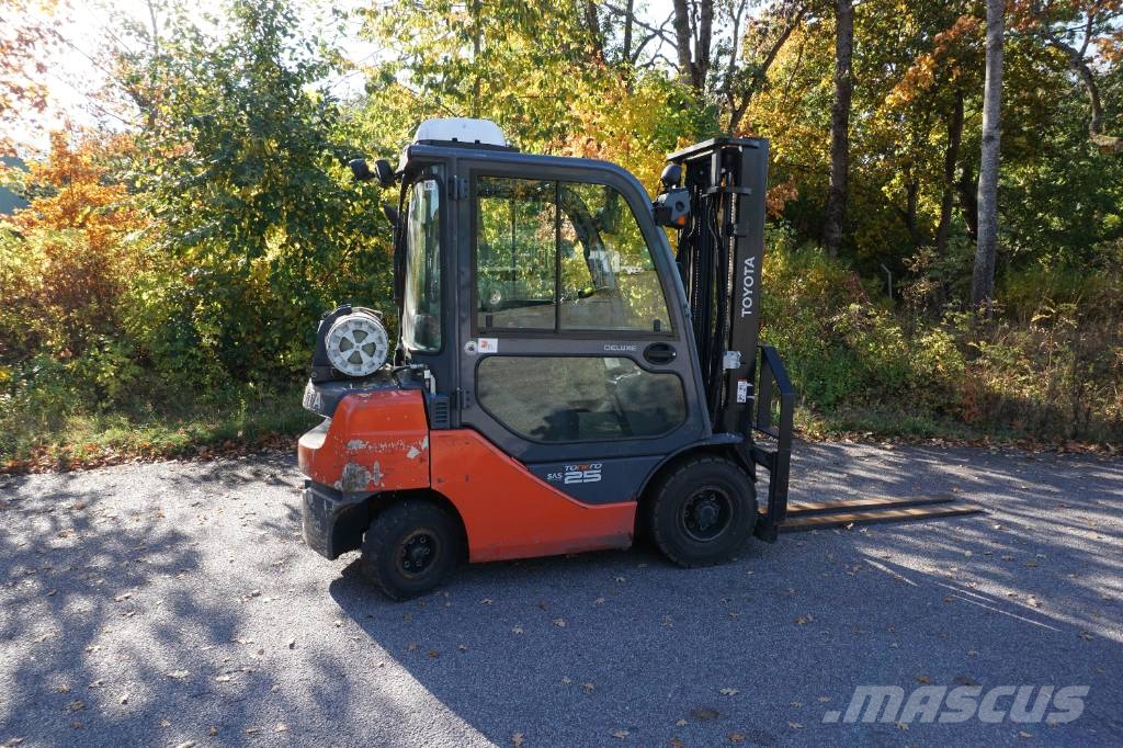Toyota 02-8FGF25 Gasolmotviktstruckar