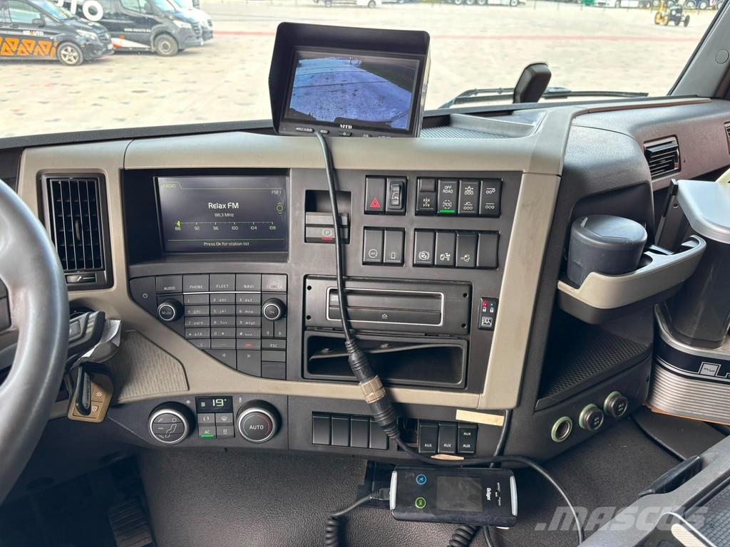 Volvo FM 500 8x4*4 HIAB 144E-5 / BOX L=5992 mm Vlakke laadvloer met kraan