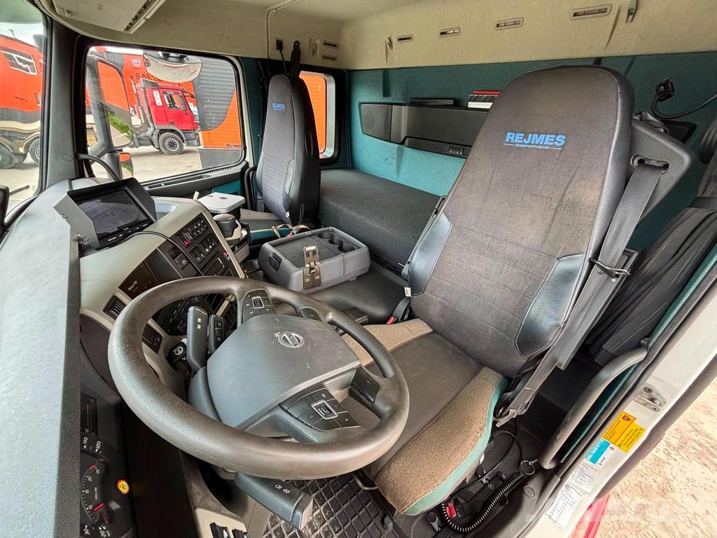 Volvo FM 500 8x4*4 HIAB 144E-5 / BOX L=5992 mm Vlakke laadvloer met kraan