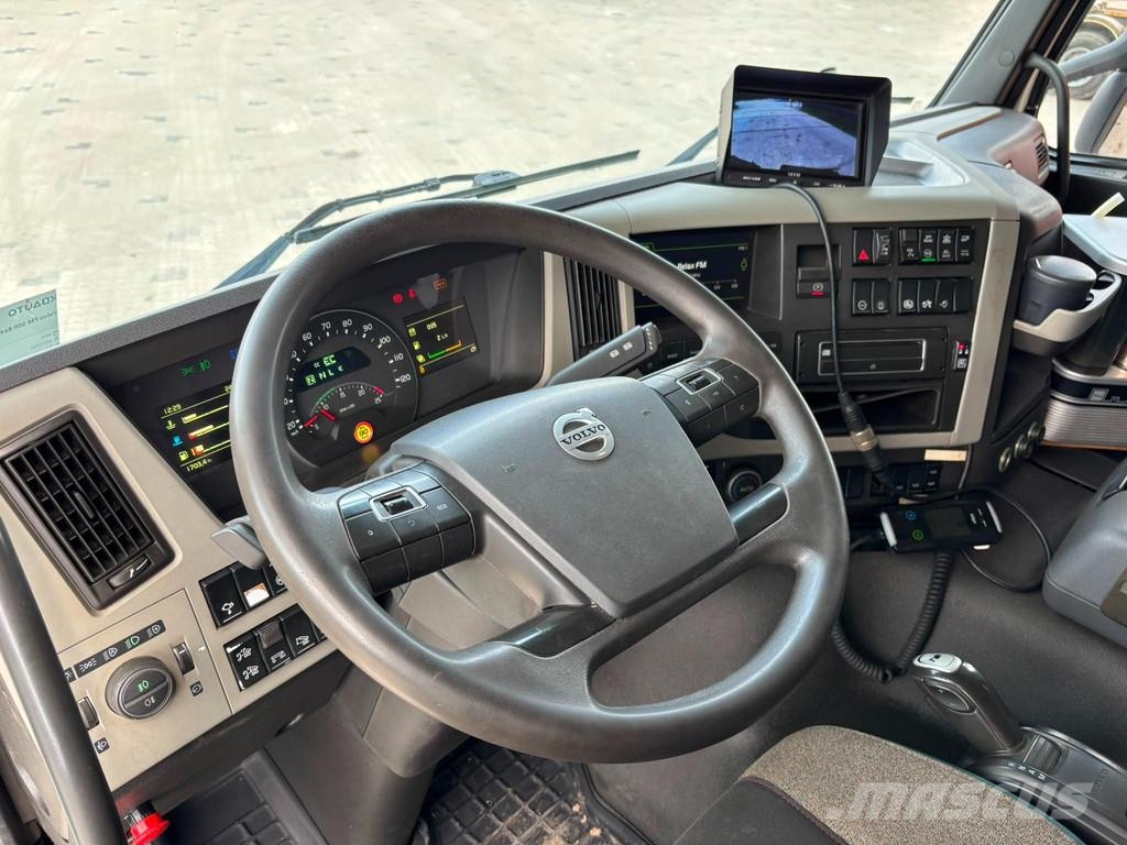 Volvo FM 500 8x4*4 HIAB 144E-5 / BOX L=5992 mm Vlakke laadvloer met kraan