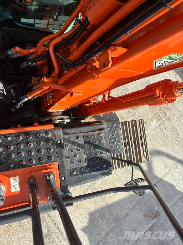 Hitachi ZX 130-7 Bageri gusjeničari