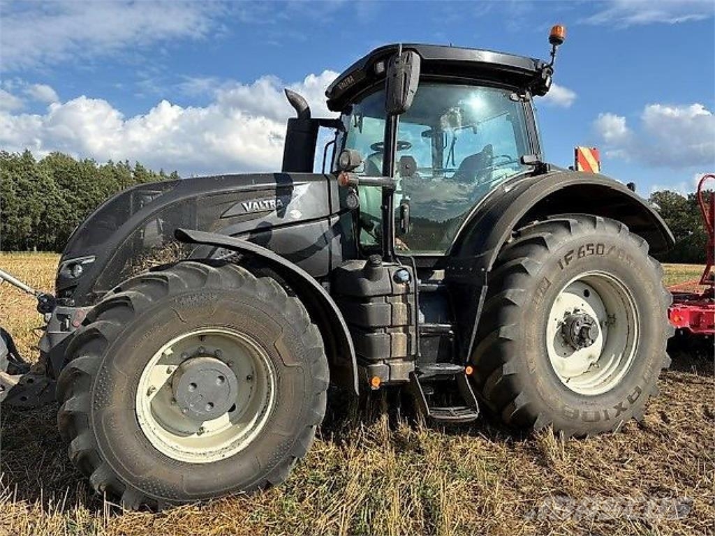 Valtra S274 Traktorji