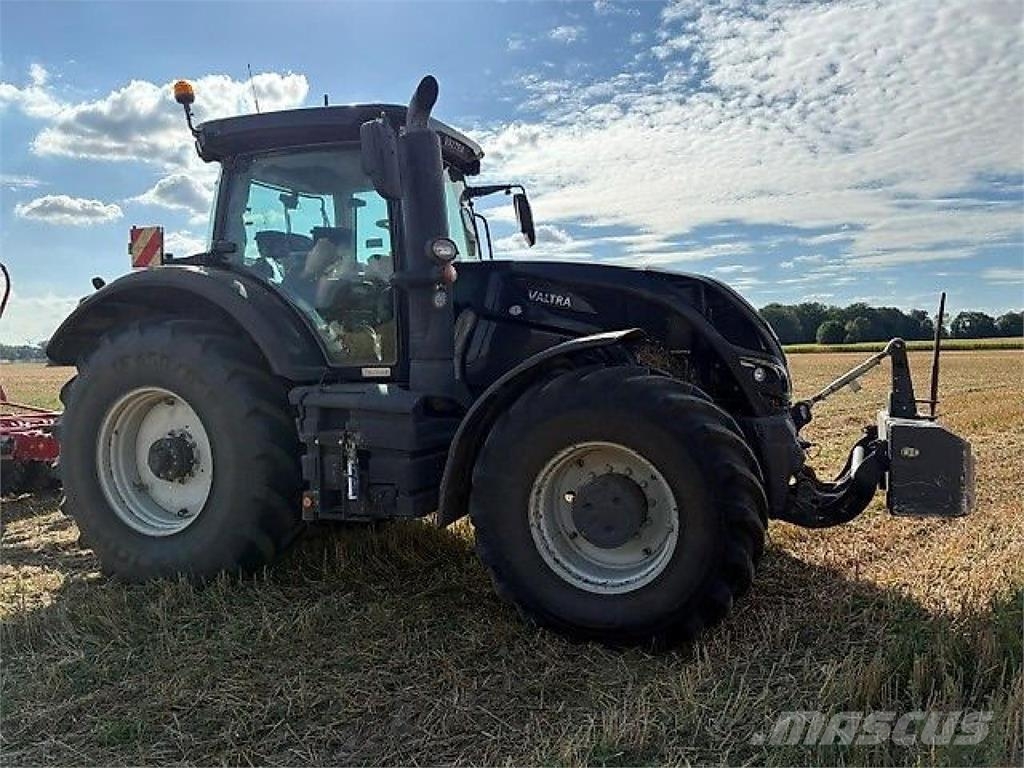 Valtra S274 Traktorji
