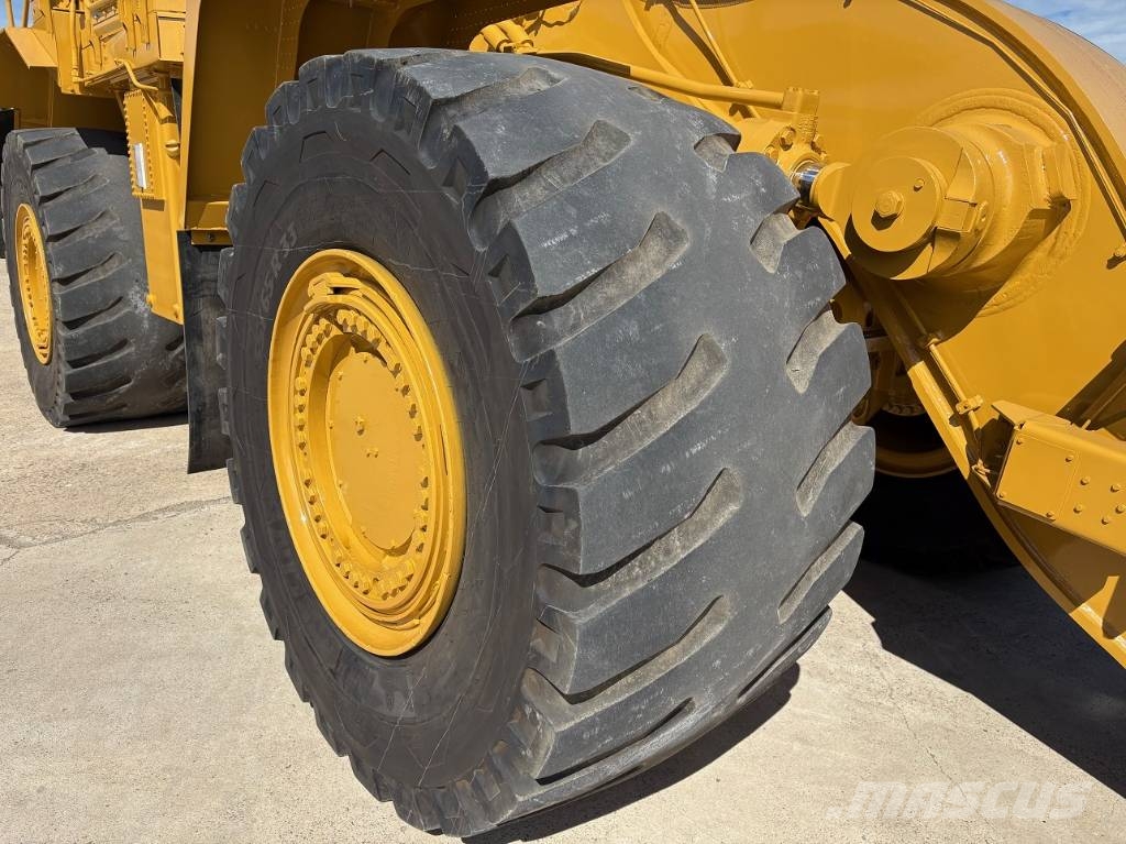 CAT 988 H لوادر بعجل
