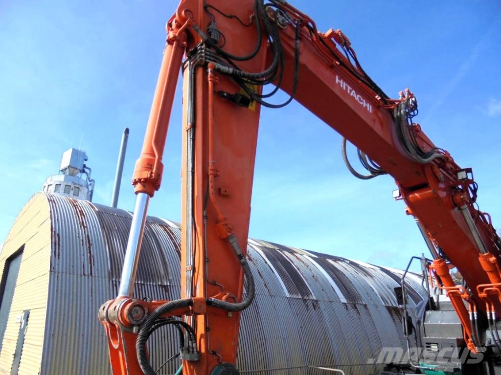 Hitachi ZX 225 US LC-6 Gravemaskiner på larvebånd