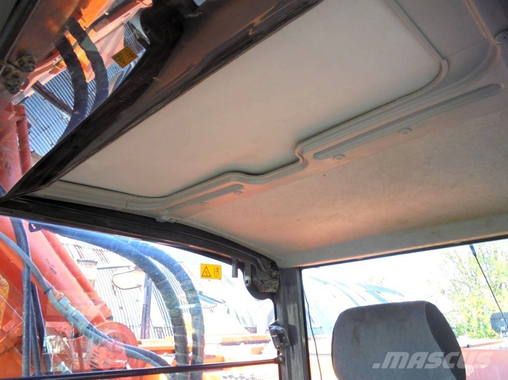 Hitachi ZX 225 US LC-6 Gravemaskiner på larvebånd