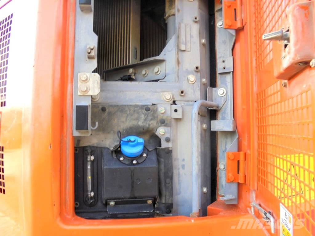 Hitachi ZX 225 US LC-6 Gravemaskiner på larvebånd