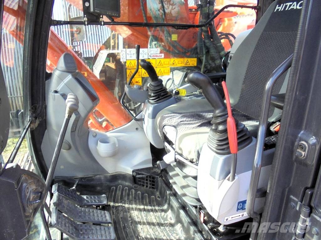 Hitachi ZX 225 US LC-6 Gravemaskiner på larvebånd