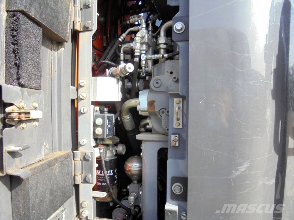 Hitachi ZX 225 US LC-6 Gravemaskiner på larvebånd