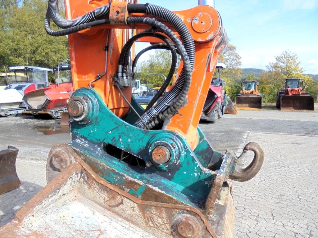 Hitachi ZX 225 US LC-6 Gravemaskiner på larvebånd