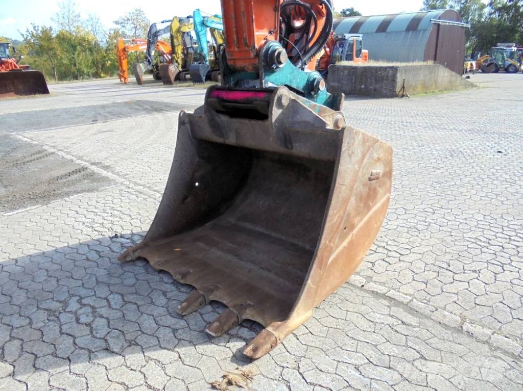 Hitachi ZX 225 US LC-6 Gravemaskiner på larvebånd