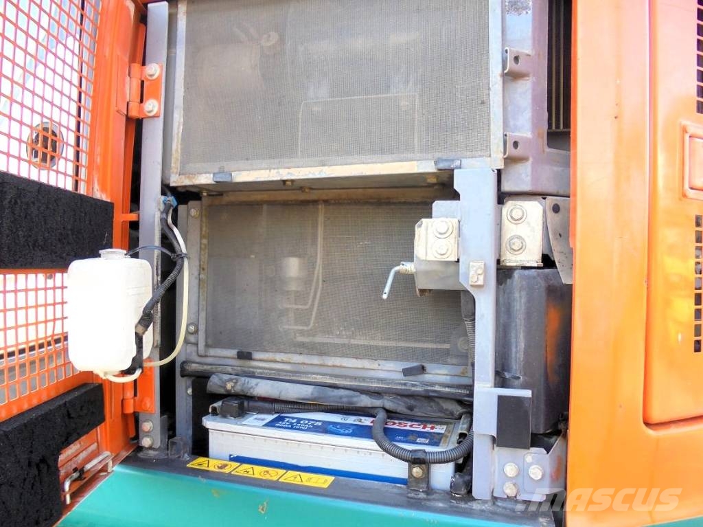 Hitachi ZX 225 US LC-6 Gravemaskiner på larvebånd