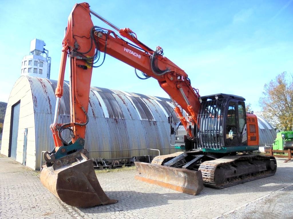 Hitachi ZX 225 US LC-6 Gravemaskiner på larvebånd