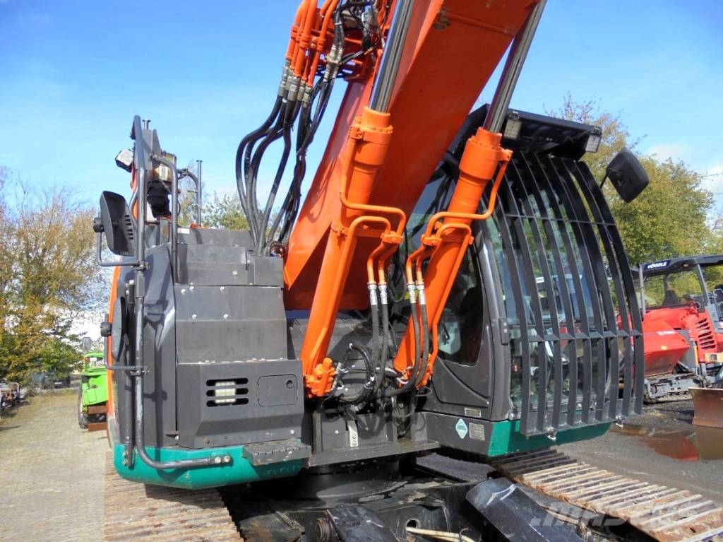 Hitachi ZX 225 US LC-6 Gravemaskiner på larvebånd
