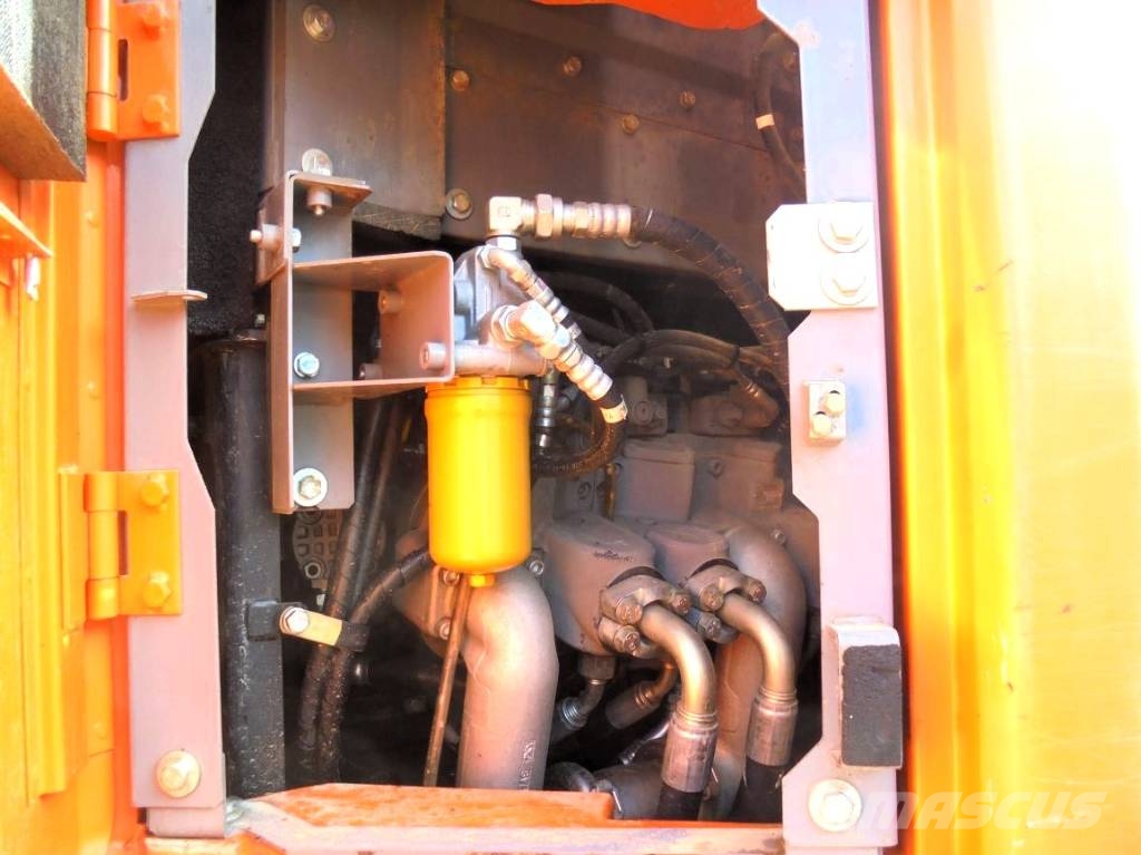Hitachi ZX 225 US LC-6 Gravemaskiner på larvebånd