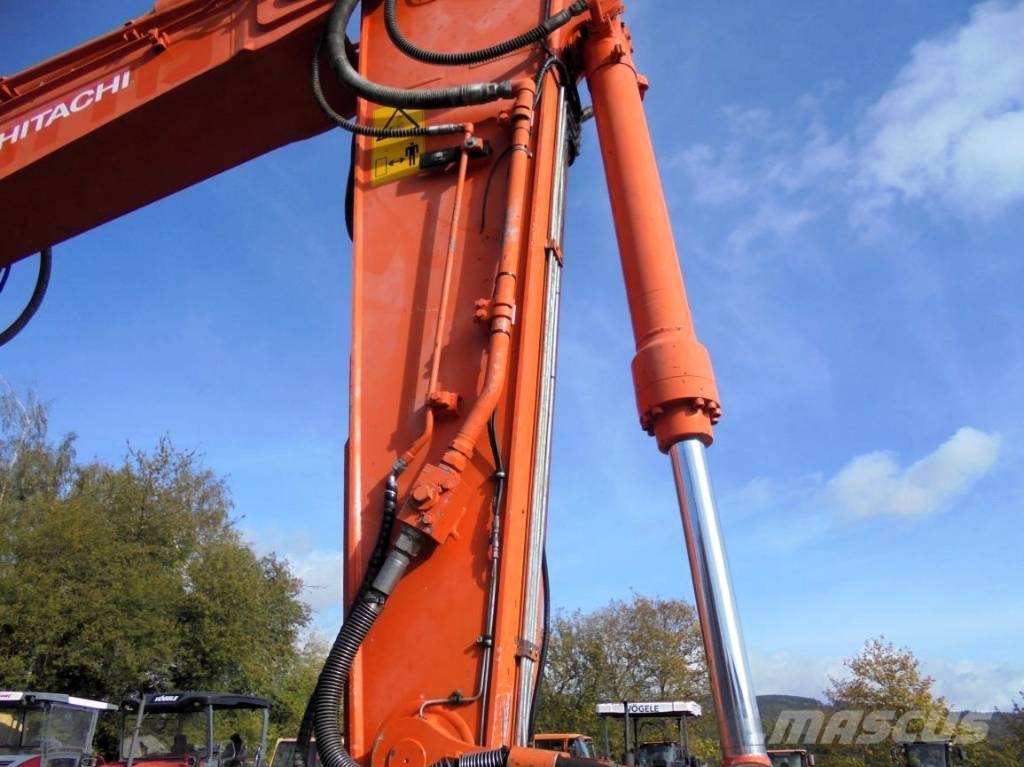Hitachi ZX 225 US LC-6 Gravemaskiner på larvebånd