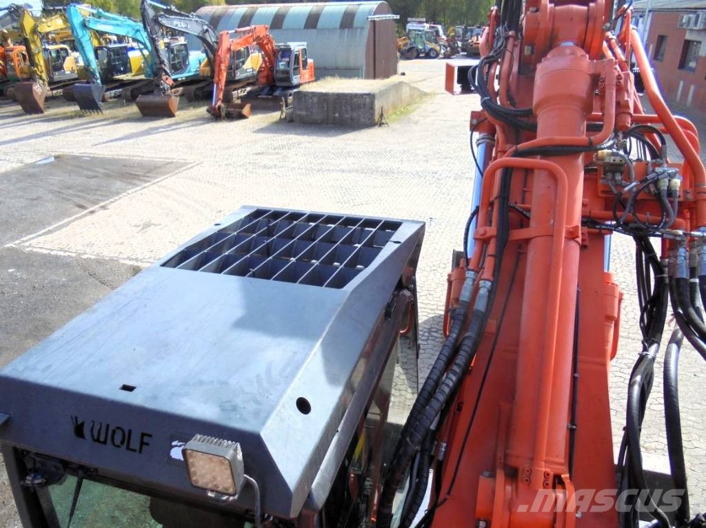 Hitachi ZX 225 US LC-6 Gravemaskiner på larvebånd