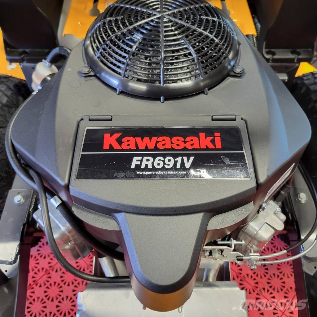 Cub Cadet Z3 - 137 cm klippbredd Zero-turn grasmaaiers