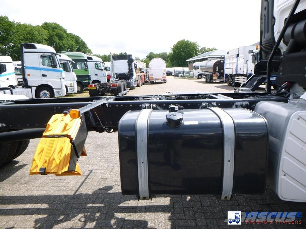 MAN TGS 33.360 6x4 chassis Euro 2 new/unused Autocabinati