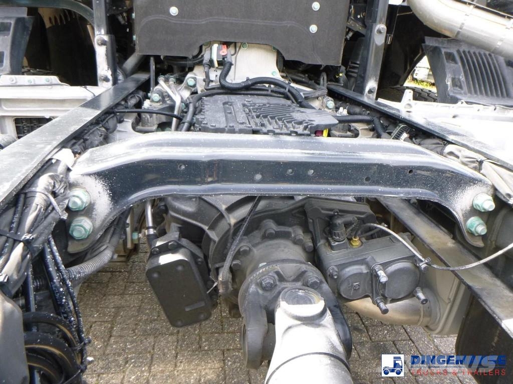 MAN TGS 33.360 6x4 chassis Euro 2 new/unused Autocabinati