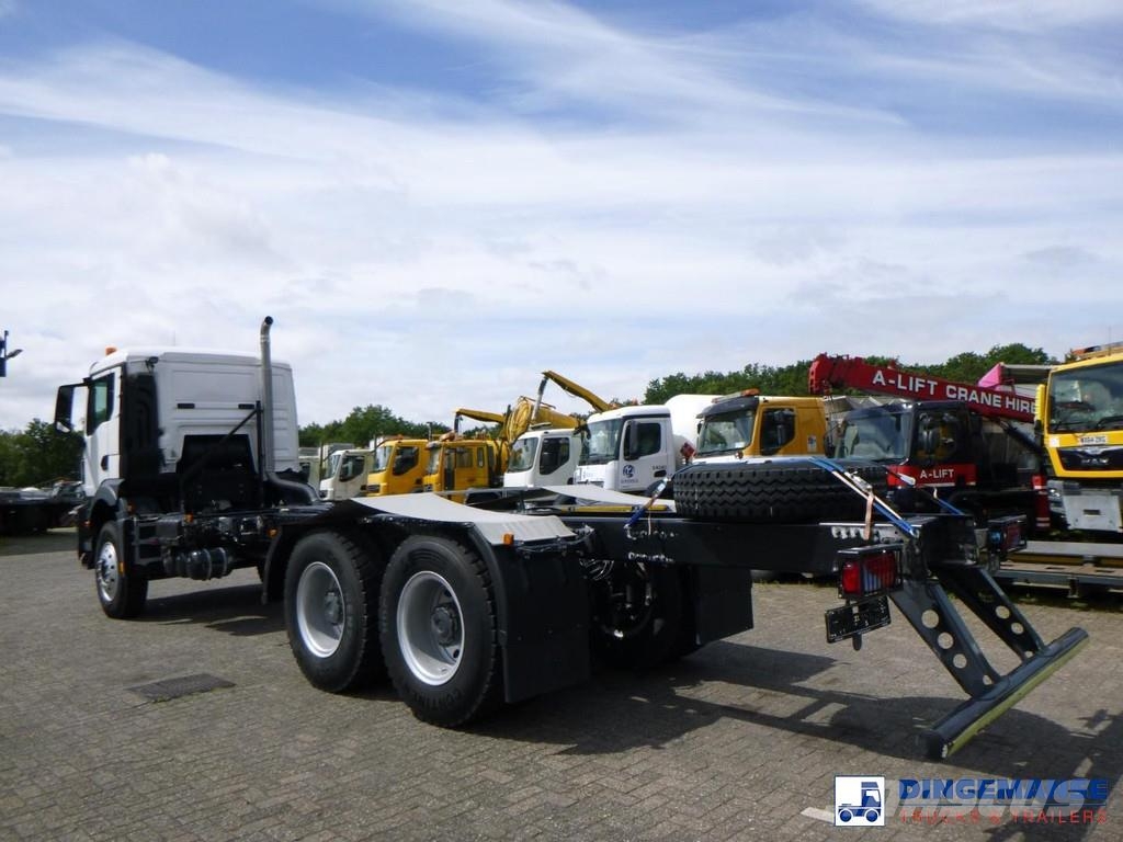 MAN TGS 33.360 6x4 chassis Euro 2 new/unused Autocabinati