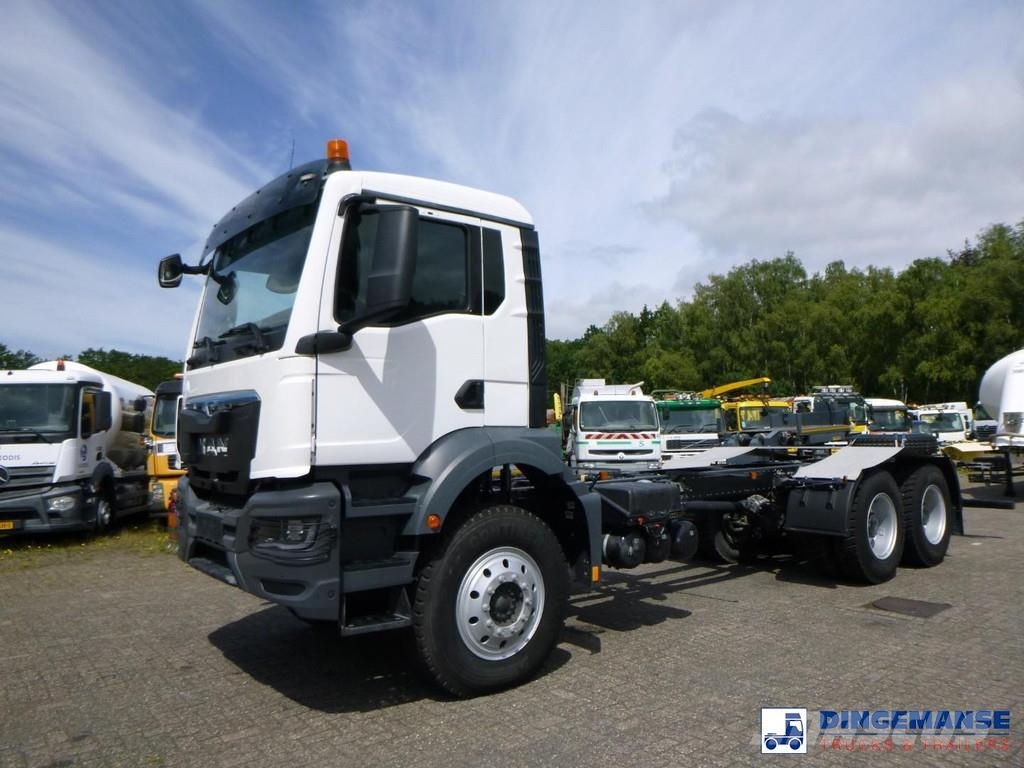 MAN TGS 33.360 6x4 chassis Euro 2 new/unused Autocabinati