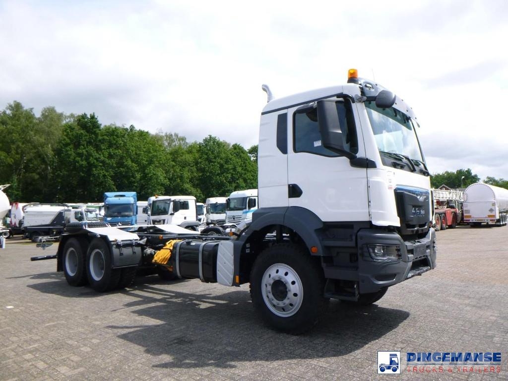 MAN TGS 33.360 6x4 chassis Euro 2 new/unused Autocabinati