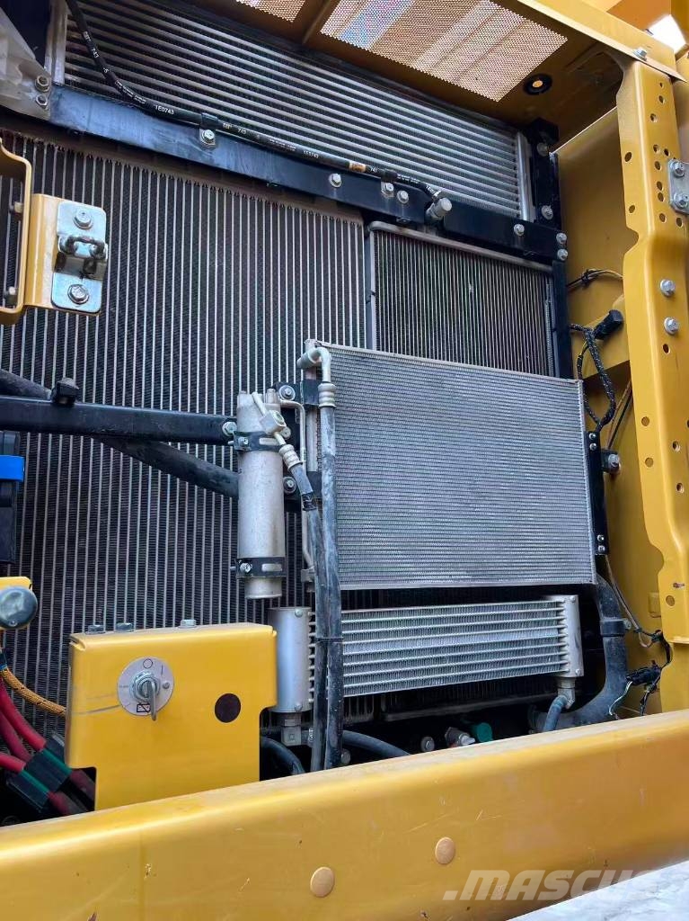 CAT 330 履带挖掘机