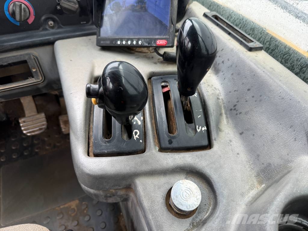 CAT 725 - Body Heating / Backup Camera Зчленовані самоскиди