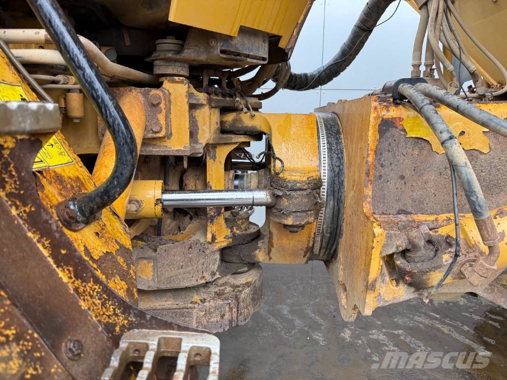 CAT 725 - Body Heating / Backup Camera Зчленовані самоскиди