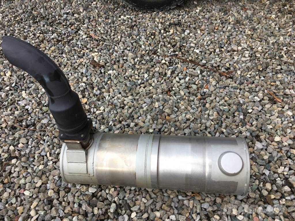 Komatsu PC 75 Auspuff Muffler 6275-11-5420 new محركات