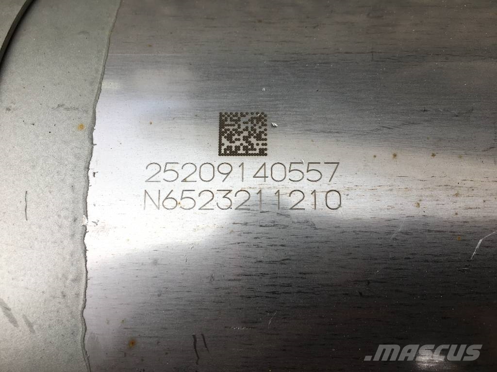 Komatsu PC 75 Auspuff Muffler 6275-11-5420 new محركات