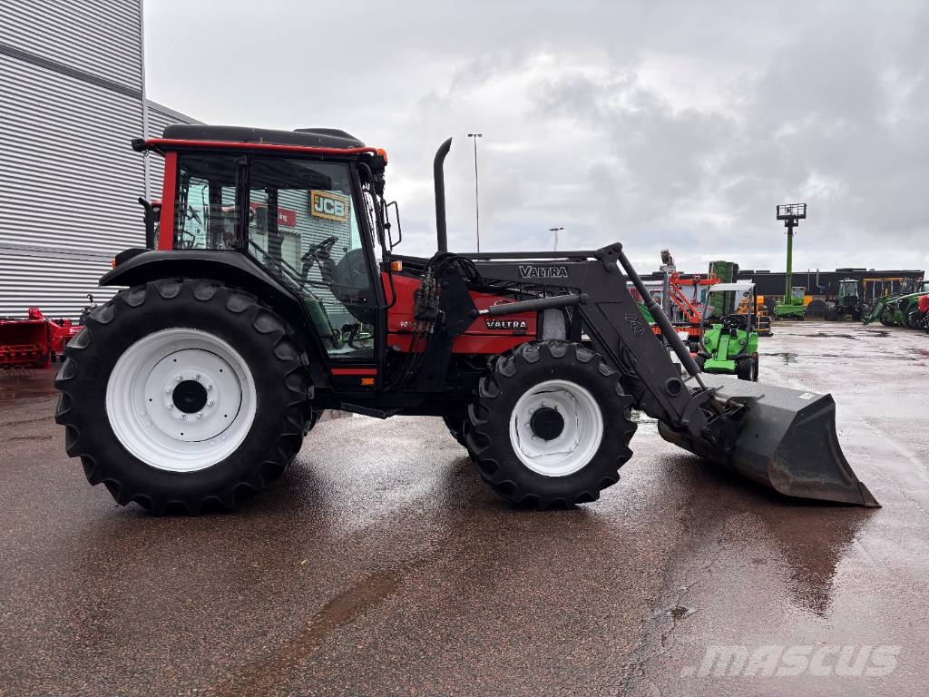 Valtra 900 Traktori