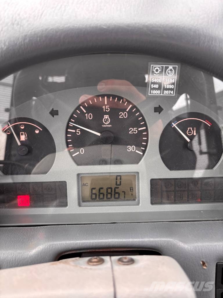 Valtra 900 Traktori