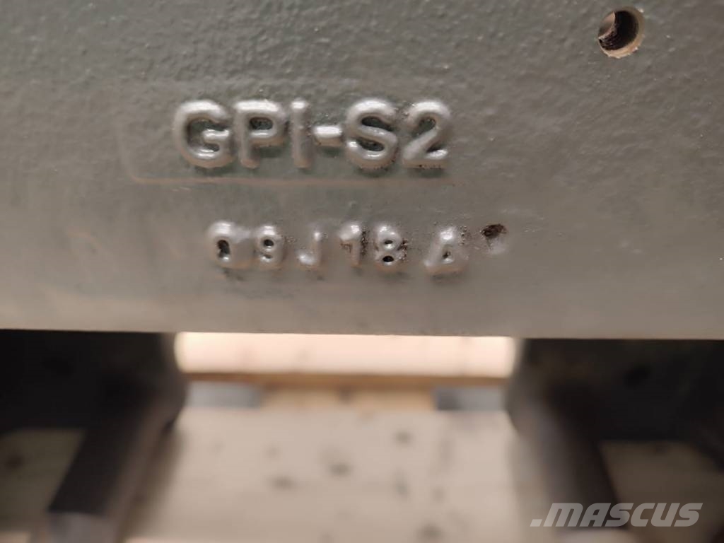 Massey Ferguson Weight bracket 42798004 MASSEY FERGUSON 6714 Alusta ja jousitus