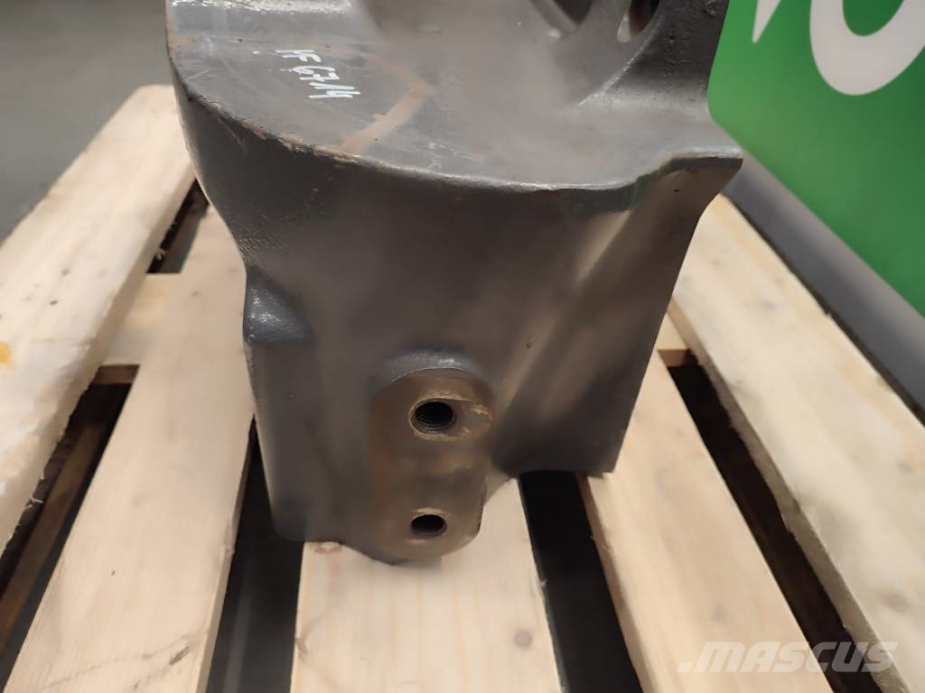 Massey Ferguson Weight bracket 42798004 MASSEY FERGUSON 6714 Alusta ja jousitus