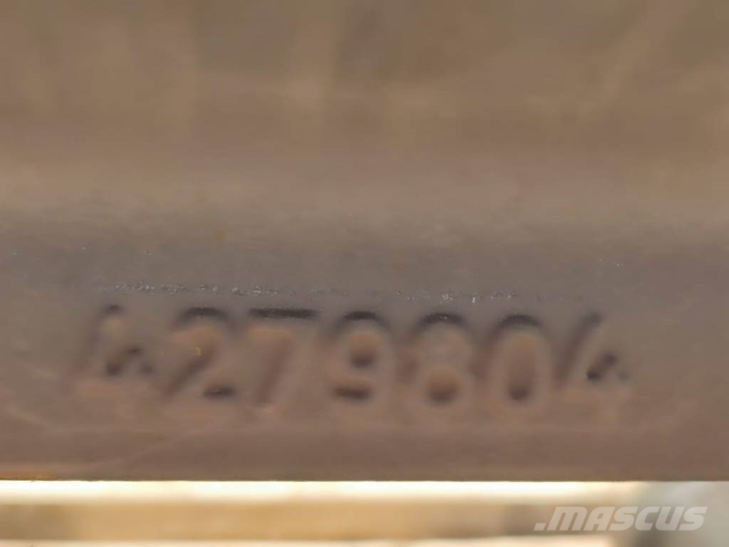 Massey Ferguson Weight bracket 42798004 MASSEY FERGUSON 6714 Alusta ja jousitus