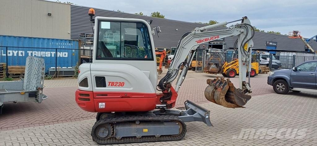 Takeuchi TB230 Mini kotrók < 7t