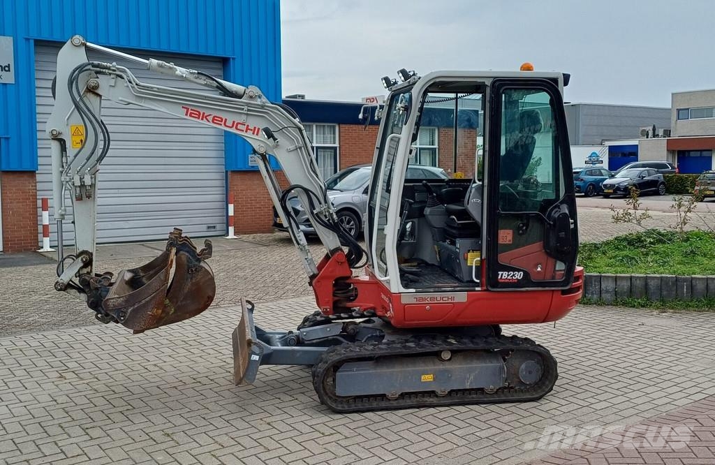 Takeuchi TB230 Mini kotrók < 7t
