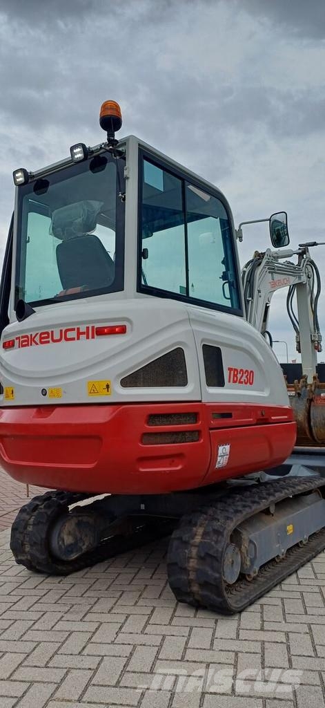 Takeuchi TB230 Mini kotrók < 7t