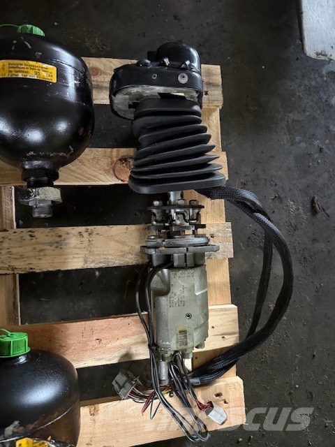 Liebherr L 580 USED HYDRAULIC PARTS CAB Hydraulics