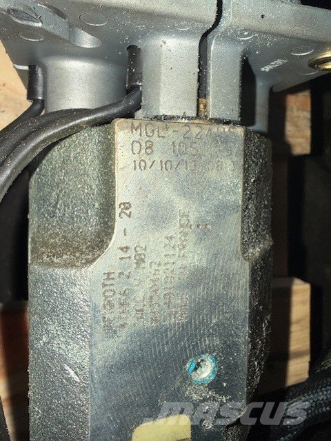 Liebherr L 580 USED HYDRAULIC PARTS CAB Hydraulics