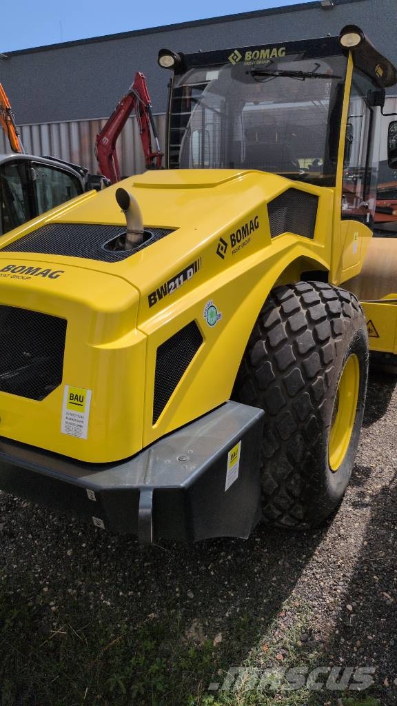 Bomag Walzenzug BW 211 D-5 Stufe V Enkelt tromle
