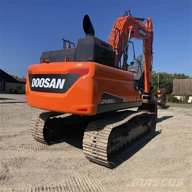 Doosan DX 300 LCA Bagri goseničarji