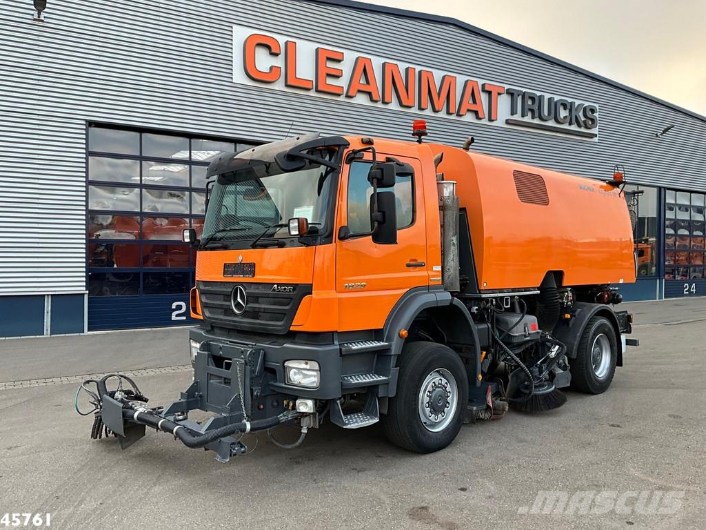 Mercedes-Benz Actros 1829 4x4 Bucher Cityfant 60 Links en rechts Camión de barrendero